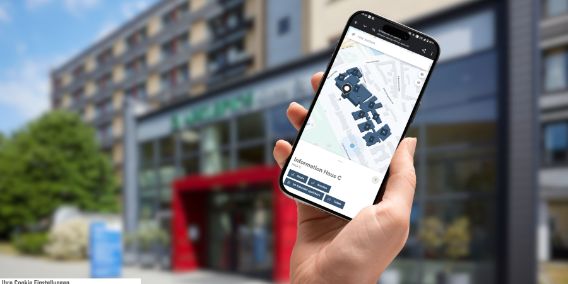 Das Bild zeigt ein Smartphone zur Nutzung des Angebots der digitalen Wegeführung in der Asklepios Klinik St. Georg