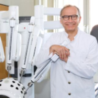 POrtrait: Prof. Oldhafer am DaVici OP Roboter