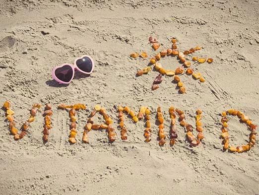 Bild: Vitamin D als Wort aus Steinen gelegt